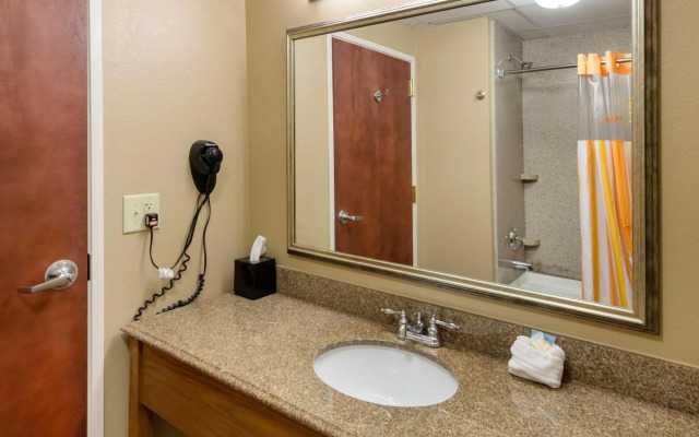 Holiday Inn Express Hotel & Suites Wausau by IHG