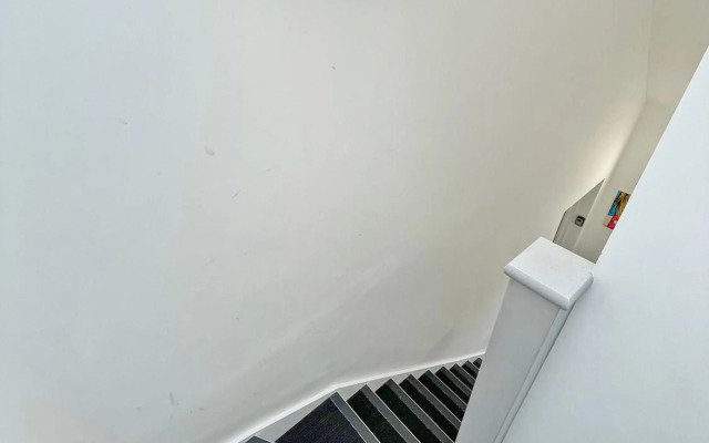 EasyStays - Modern Apartments in Windsor with Parking