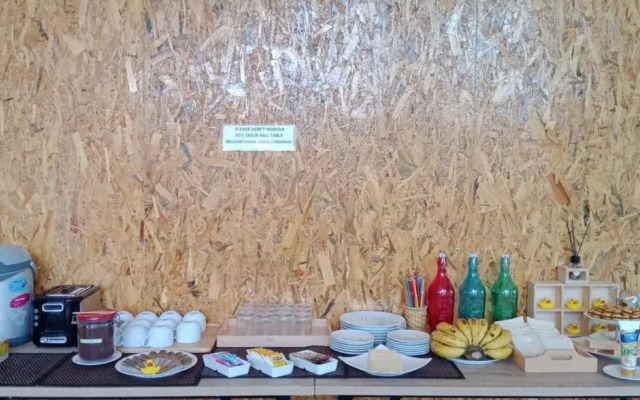 Lanta Hostel - Adults Only