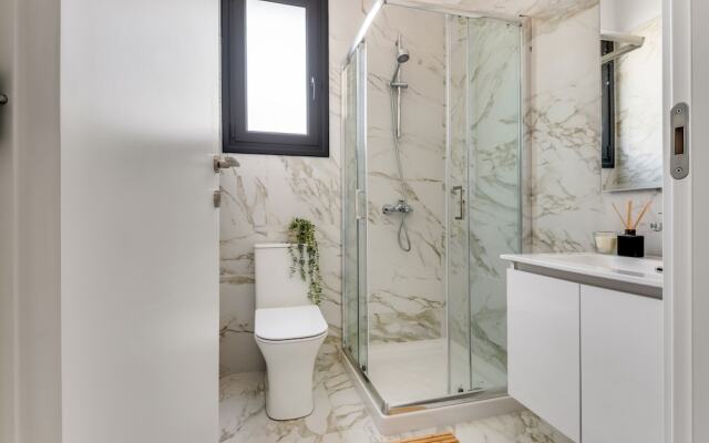 Sanders Triple - Nice 1-bdr Apt With Balcony
