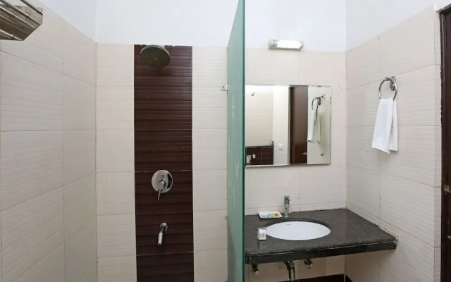 OYO 13564 Near Prem Mandir