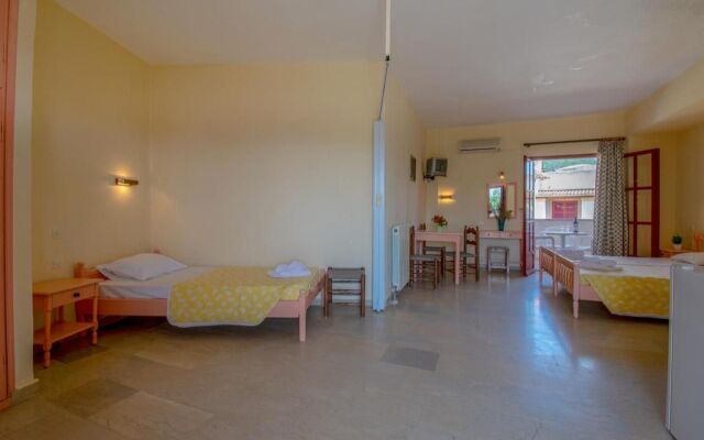 Bella Grecia Studios and Apartments