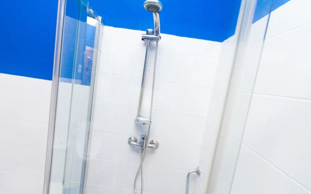 Delightful two bedroom Into Cathedral Square