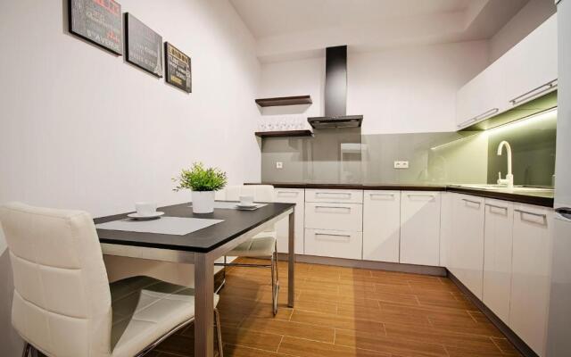 Angel City by Friendhouse Apartments