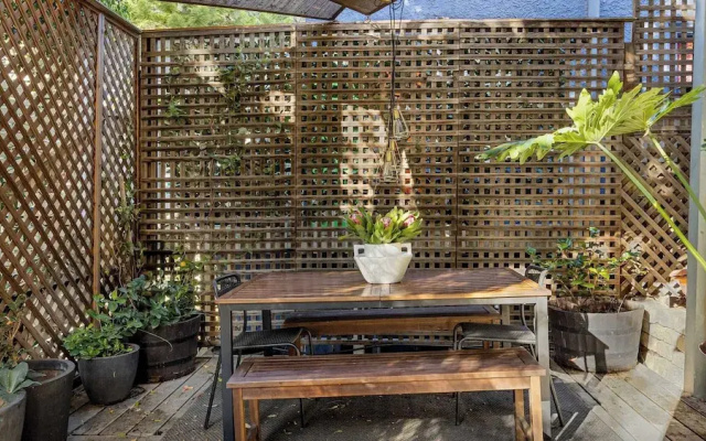 Spanish Revival Charm in Silver Lake w/ Patio, BBQ & Walkable Location Maltman Manor by Avantstay