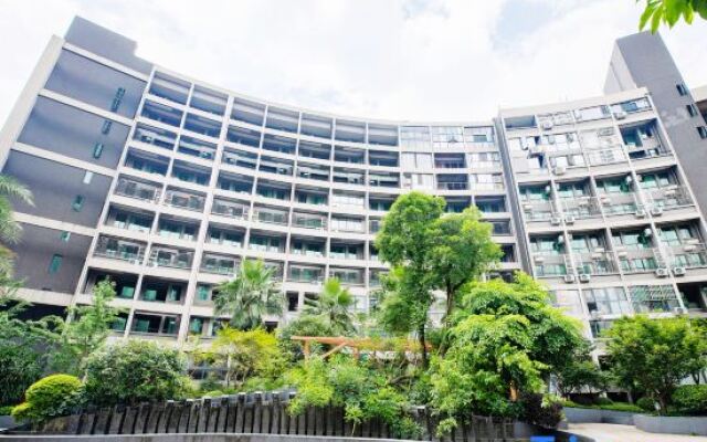 Jingjiang Chunshe Apartment (Guilin Railway Station Branch)