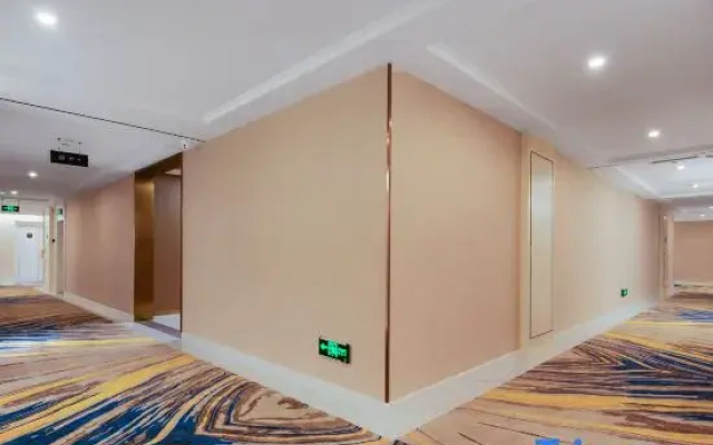 Vienna International Hotel (Songzi financial building store)