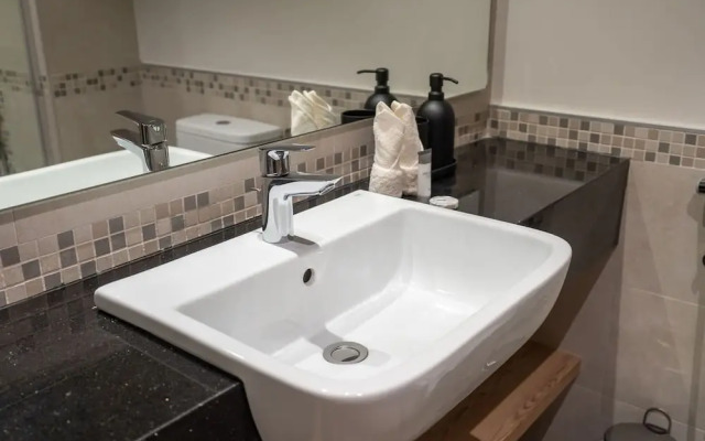 A Fantastic 1 Bed Flat Located in JVC