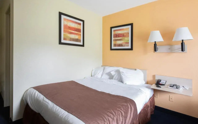 Days Inn by Wyndham New Philadelphia