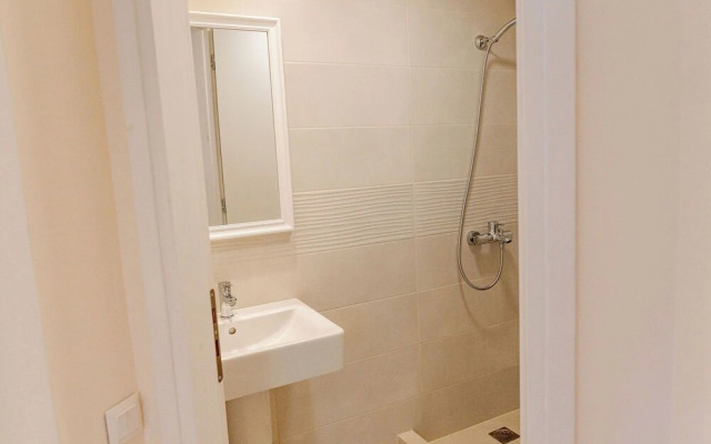 Phaedrus Living: Seaside Thalassa Cretan 103