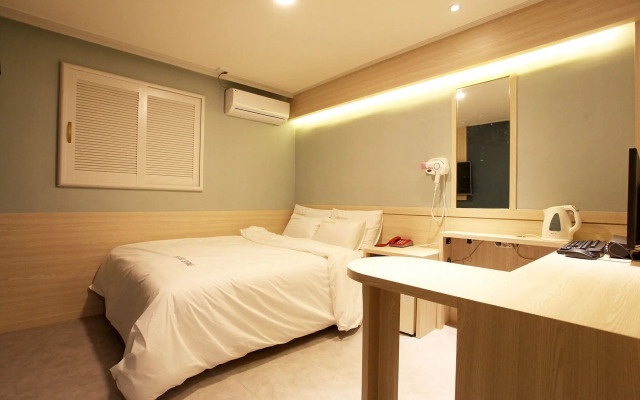 Shine Hotel
