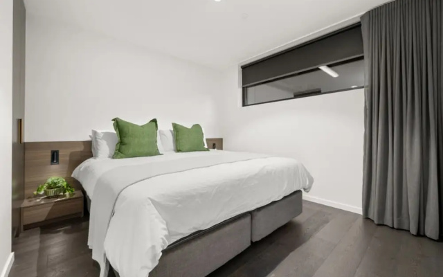 Sophisticated Inner-city 2-bed With Outdoor Dining – Guest Rooms – Braddon
