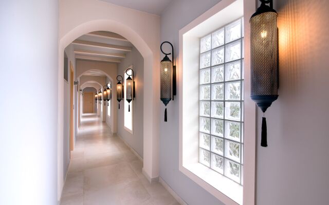 Neikos Luxury Suites