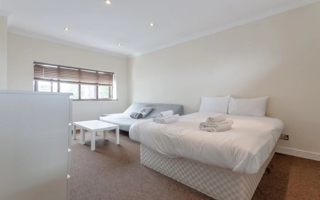 4 Bedroom Mews House in Kensal Rise