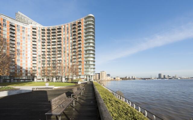 Modern 2BR Flat with Thames River View