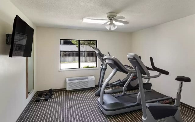 OYO Townhouse Houston Airport North