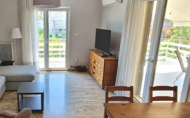 Renovated Private Studio - Metro Holargos 5' Walk