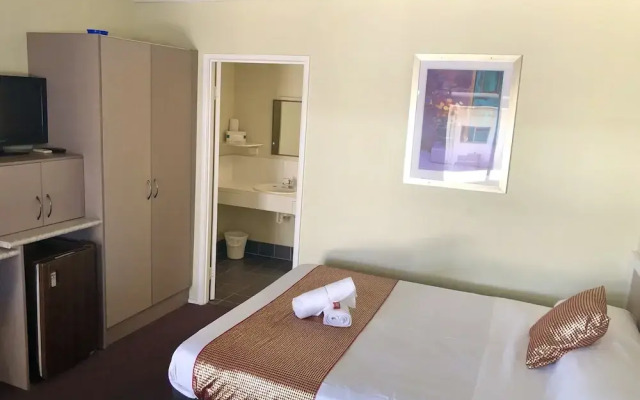 Biloela Centre Motel & Grevillea Steakhouse & Bar