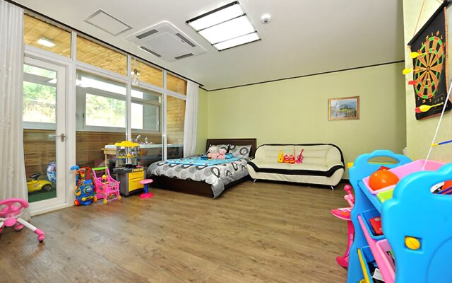 Gapyong Arno Kids Spa Pension