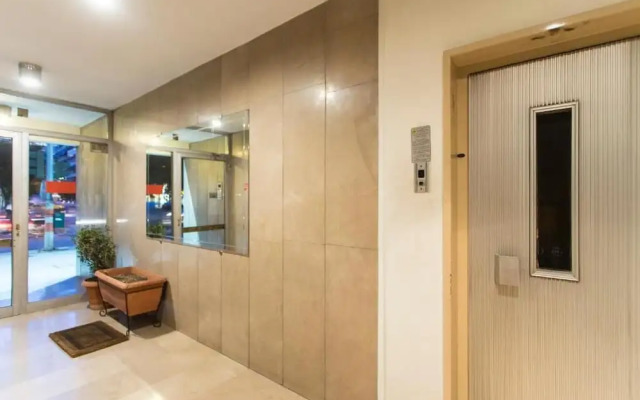 Bright apt. with view to Acropolis
