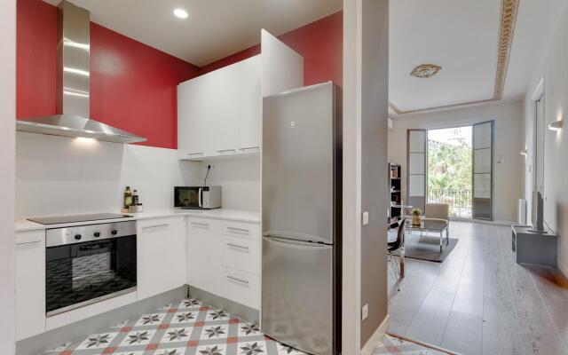 Condal in Barcelona with 3 bedrooms and 2 bathrooms