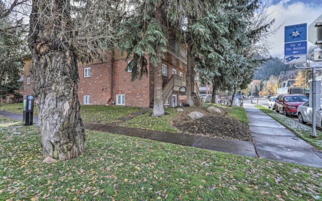 Aspen Condo w/ Mountain Views & Ski Access!
