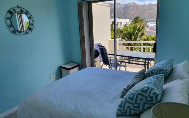 Sea and Mountain View Apartment