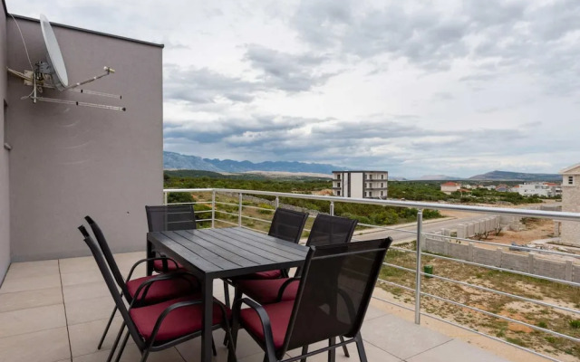 Charming Apartment in Novalja near Zrče Beach