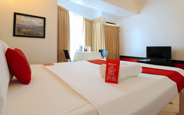 RedDoorz @ The Providence Tower - Vaccinated Staff