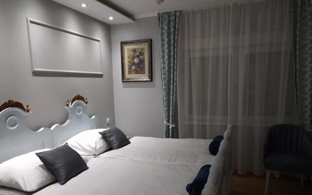 Villa Lucia Apartments & Rooms