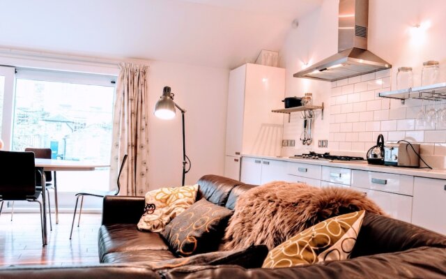 1 Bedroom House With Balcony