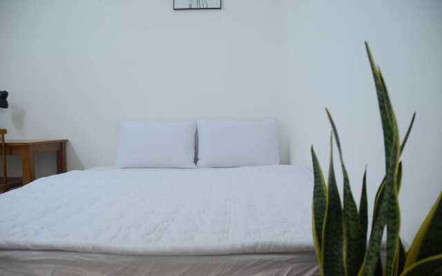 Hy House - Hostel