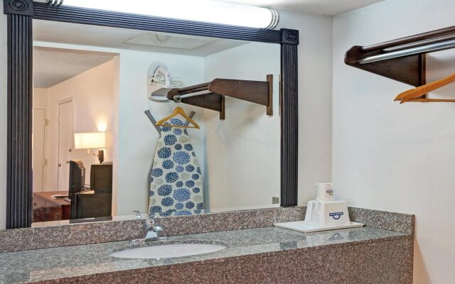 Zen Living Suites Extended Stay - Jacksonville - University Blvd