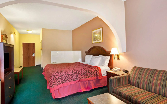 Days Inn & Suites by Wyndham Louisville SW