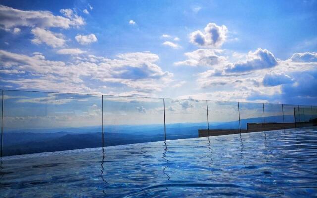 Above the Valley P86 - Milmari Resort