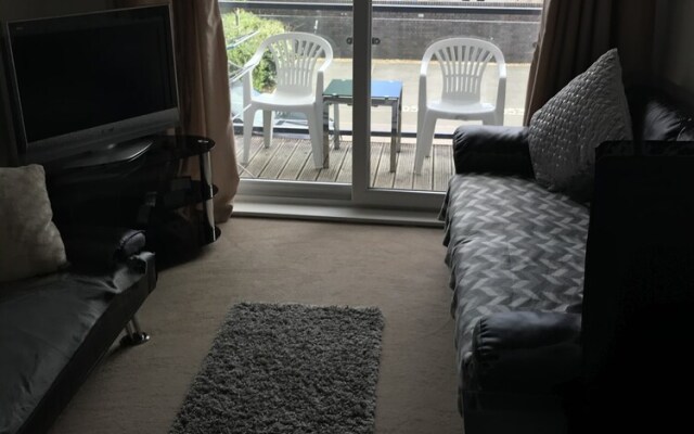 Remarkable 1-bed Apartment in Swansea Near Liberty