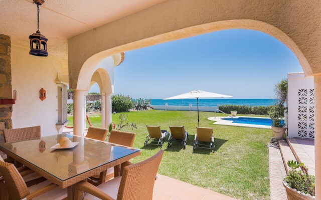 1100 Beachfront 1.Line Villa Marbesa Large Garden-Pool