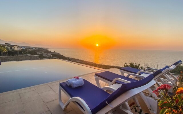 Ocean View Family Villa, Sleeps 2-10, Private Pool, Wifi, Internet Tv & Acs