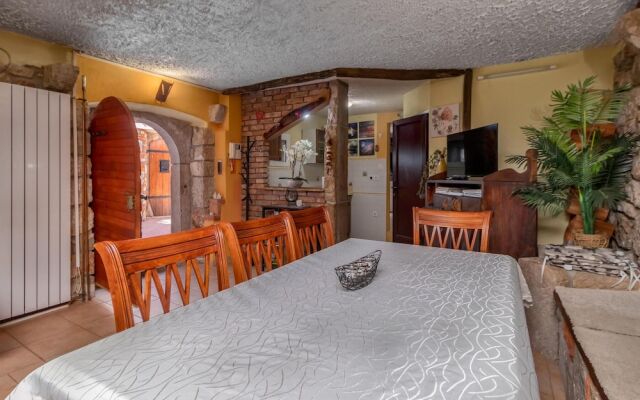 Stunning Home in Grizane With Wifi and 2 Bedrooms