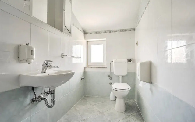 Elegant Apartment in Banjole near Fratarski Otok Island