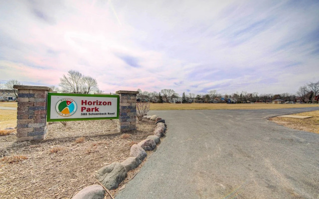 Bike & Kayak: Lakefront Prospect Heights Home