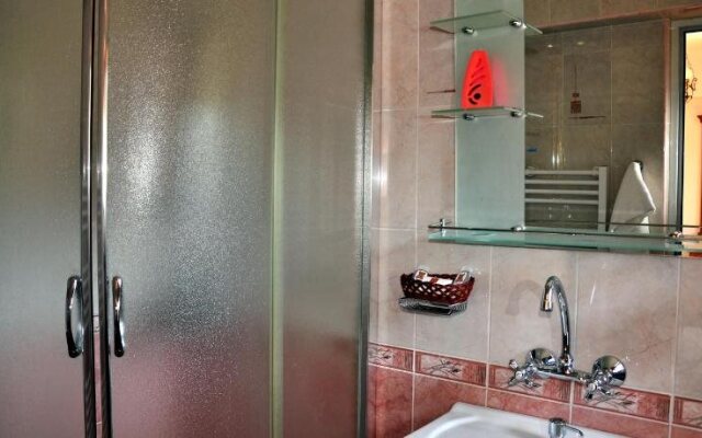 Family Hotel Varosha 2003