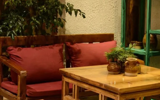 Huayutang Renwen Inn