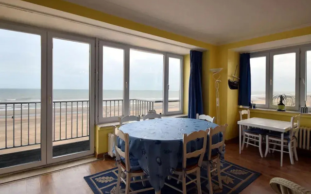 Seaview Stay w/ Parking