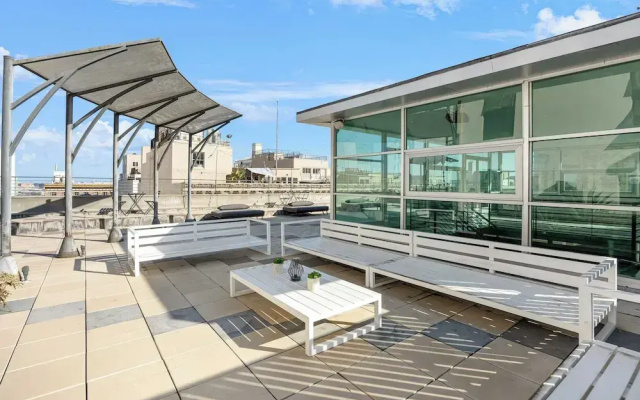 Skyline Lofts by Avantstay: a Multi-level Industrial-chic Retreat in Dtla With Rooftop Views, Soaring Ceilings & Steps to Dining, Music & Culture