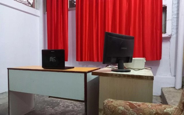 Spot On 93693 Hotel Gracious Inn