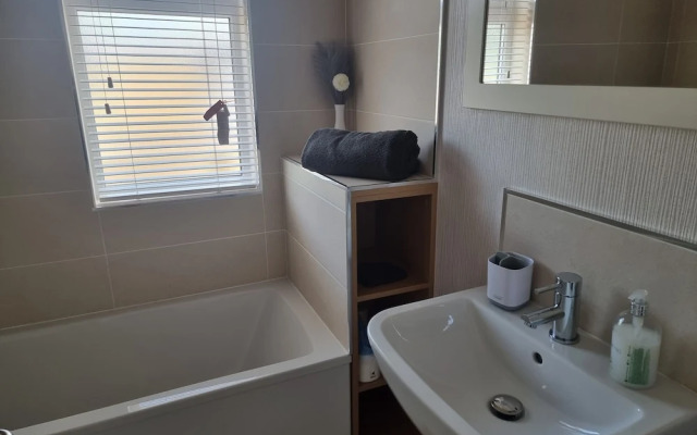 Remarkable 2-bed Luxury Lodge in Routh With Hottub