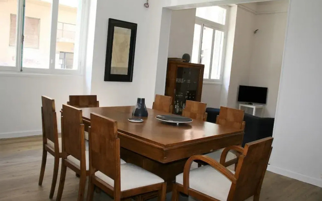 Neoclassical ART-House Bhive