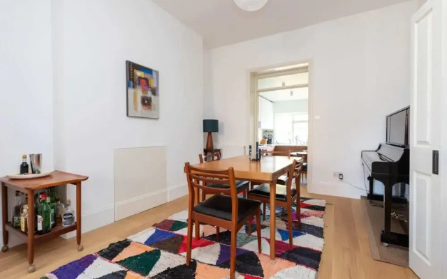 Spacious 2BD Flat By Regents Park & Camden Town!