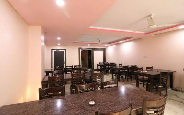 Shah Palace By OYO Rooms